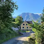 Nesje Gardstun Villa Oppstryn