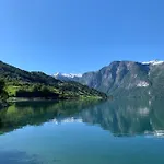 Nesje Gardstun Villa *