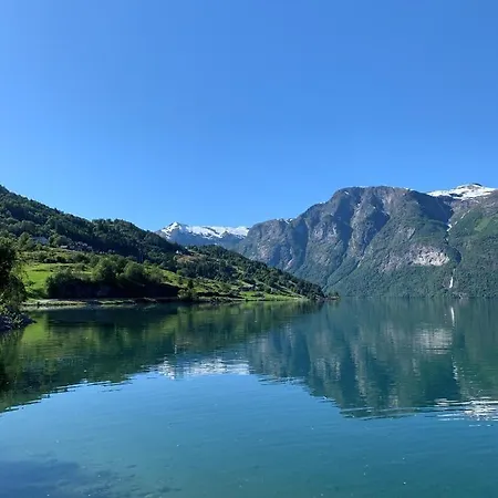 Nesje Gardstun Villa *