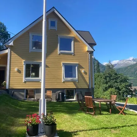 Villa Nesje Gardstun