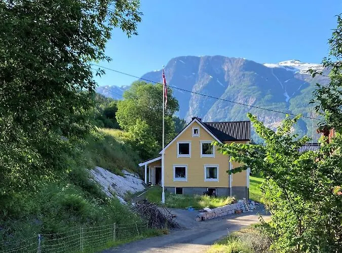 Nesje Gardstun Βίλα Oppstryn