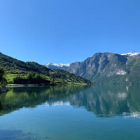 Nesje Gardstun Villa *